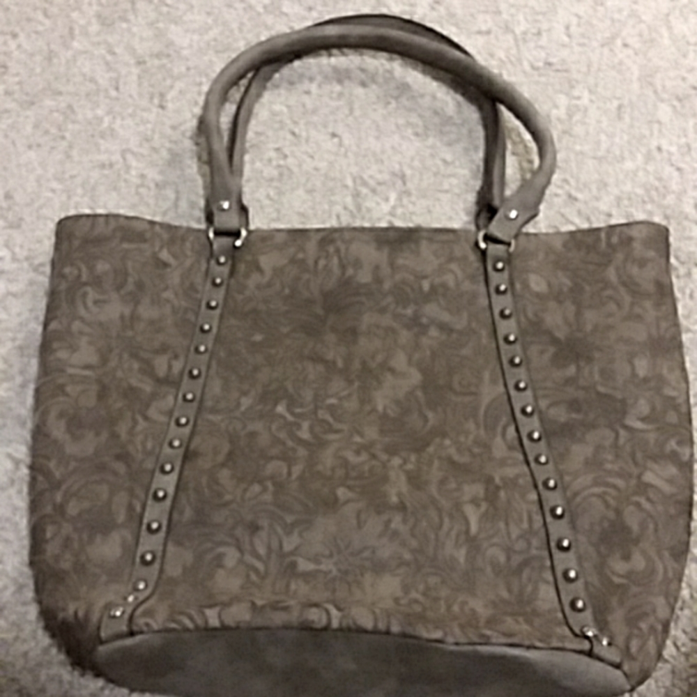 Gray Floral embossed conceal purse. Looks like a Montana West.